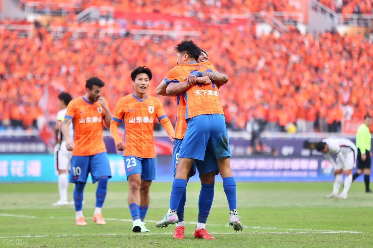 山東泰山3比1勝海港，瓦科兩球，韓鵬排出全華班后防，換人出奇效