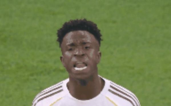 西甲中途被換下，維尼修斯暴怒，世界足球先生咋落到這般境地