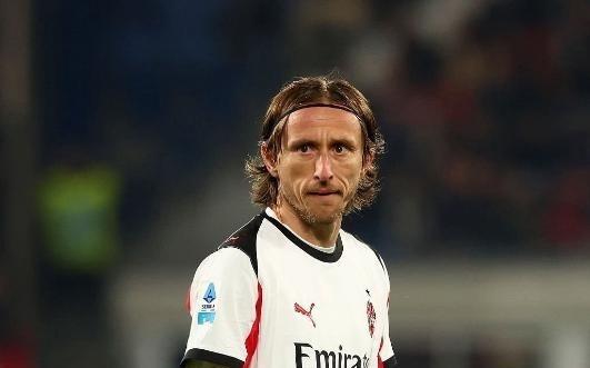 悲喜夜！多特點(diǎn)球大戰(zhàn)滅法鷹，本澤馬淘汰C羅，AC米蘭客場(chǎng)平苦主