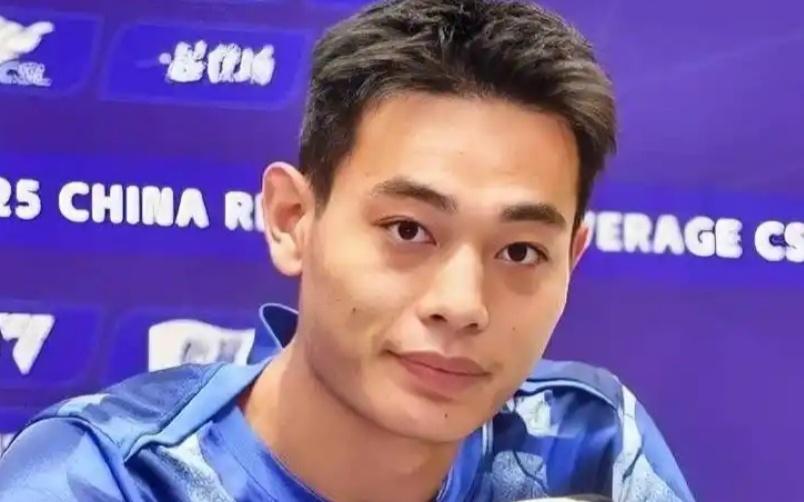 可惜！25歲現(xiàn)役國(guó)腳疑遭三停，曾是中超豪門(mén)希望，走紅半年就墮落